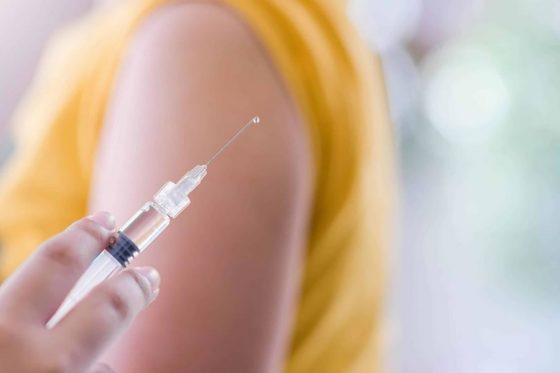 Primeira pessoa vacinada contra a covid-19 em Minas recebe a segunda dose